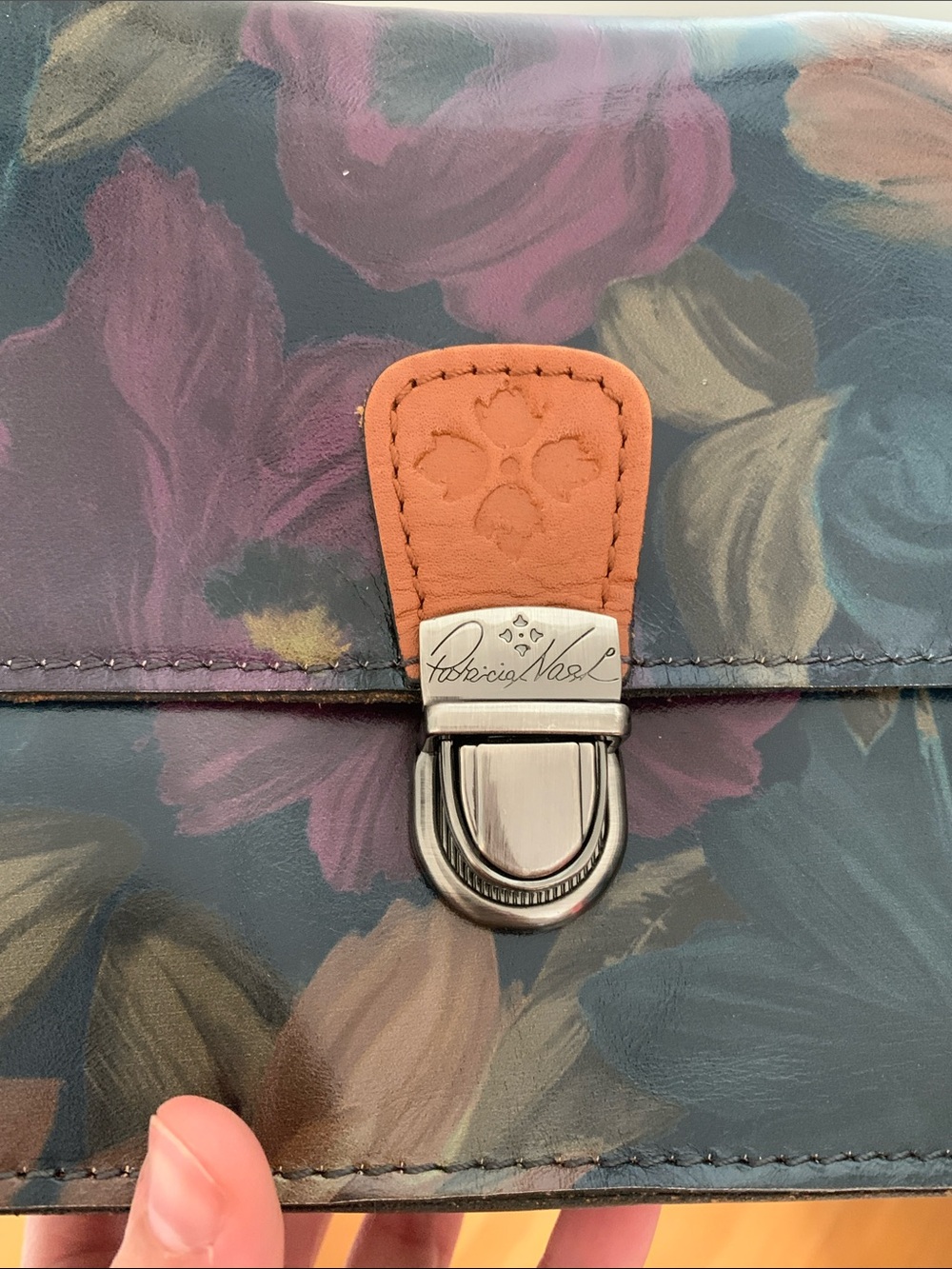 Women's Floral Leather Crossbody Bag in Multicolor - Picture 4 of 9